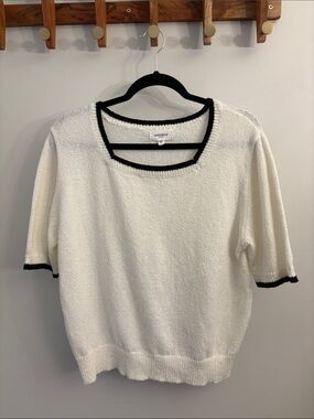 Cream Short Sleeve Knit Top with Black Trim